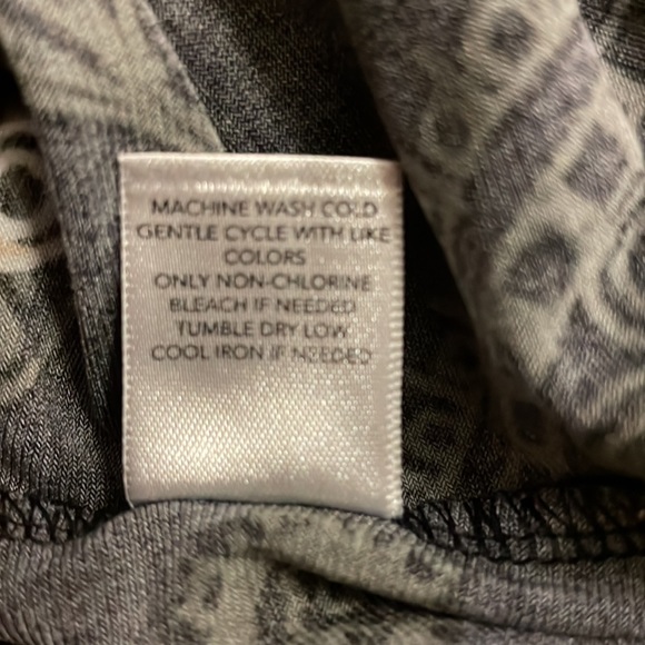 CJ Banks size 2x black print knit tunic top. - Picture 7 of 7